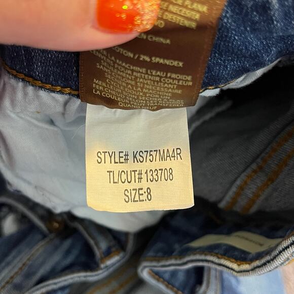 Kut women's Katy boyfriend denim short mid wash low rise stretch rolled cuff - Picture 9 of 11